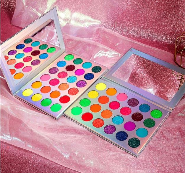 30% OFF 2+: Euphoria Glow Palette